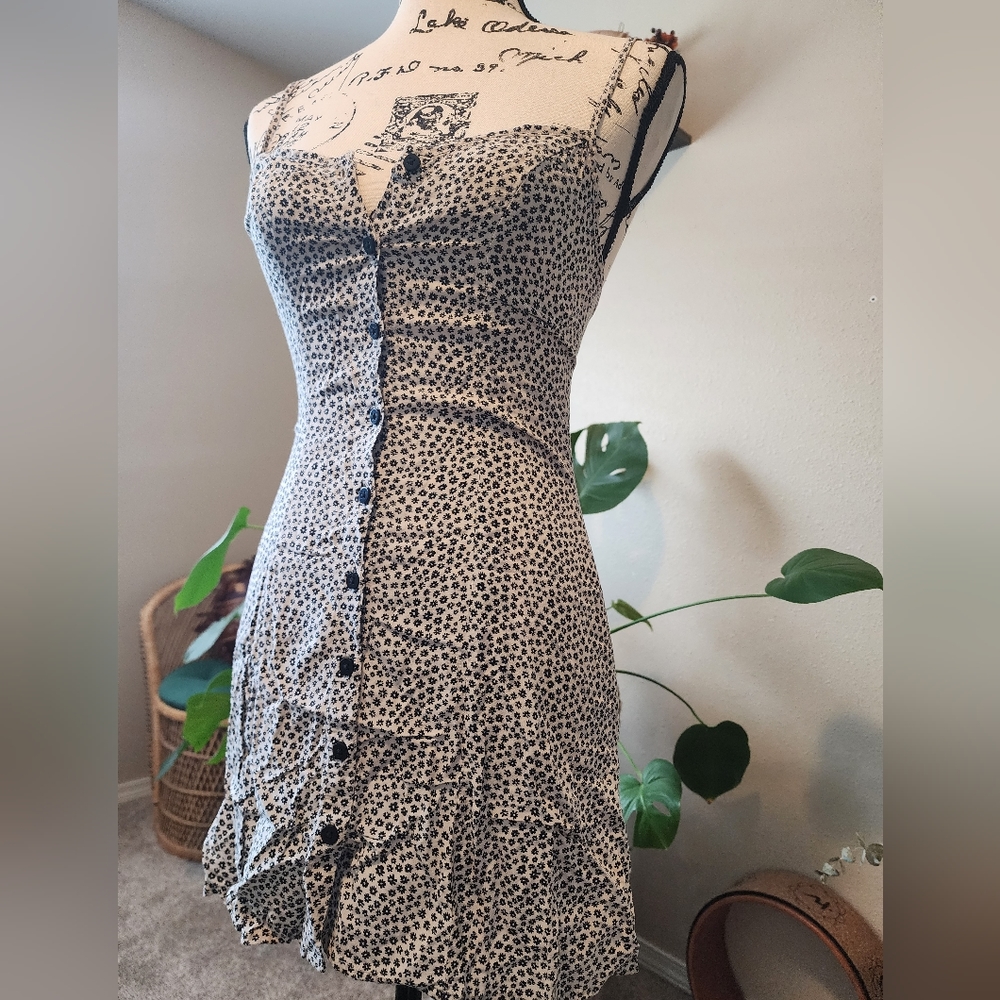 Button up Spaghetti strap Summer dress with black daisy print.